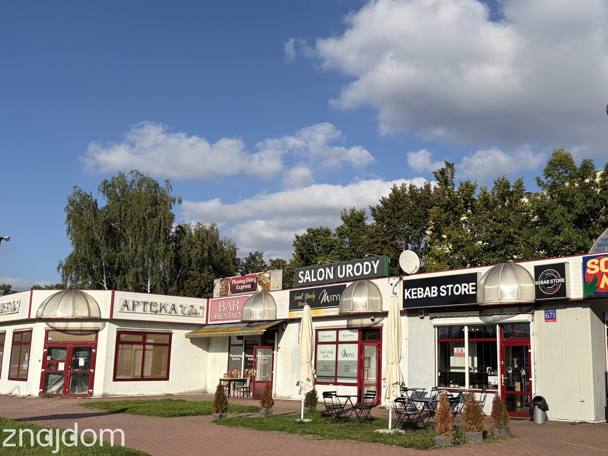 Parterowe pawilony handlowo-usługowe z apteką i gastronomią na łódzkim Teofilowie