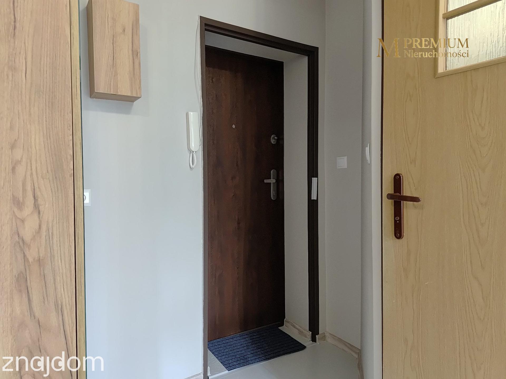 Kawalerka z oddzielną kuchnią w kamienicy - zdjęcie 12