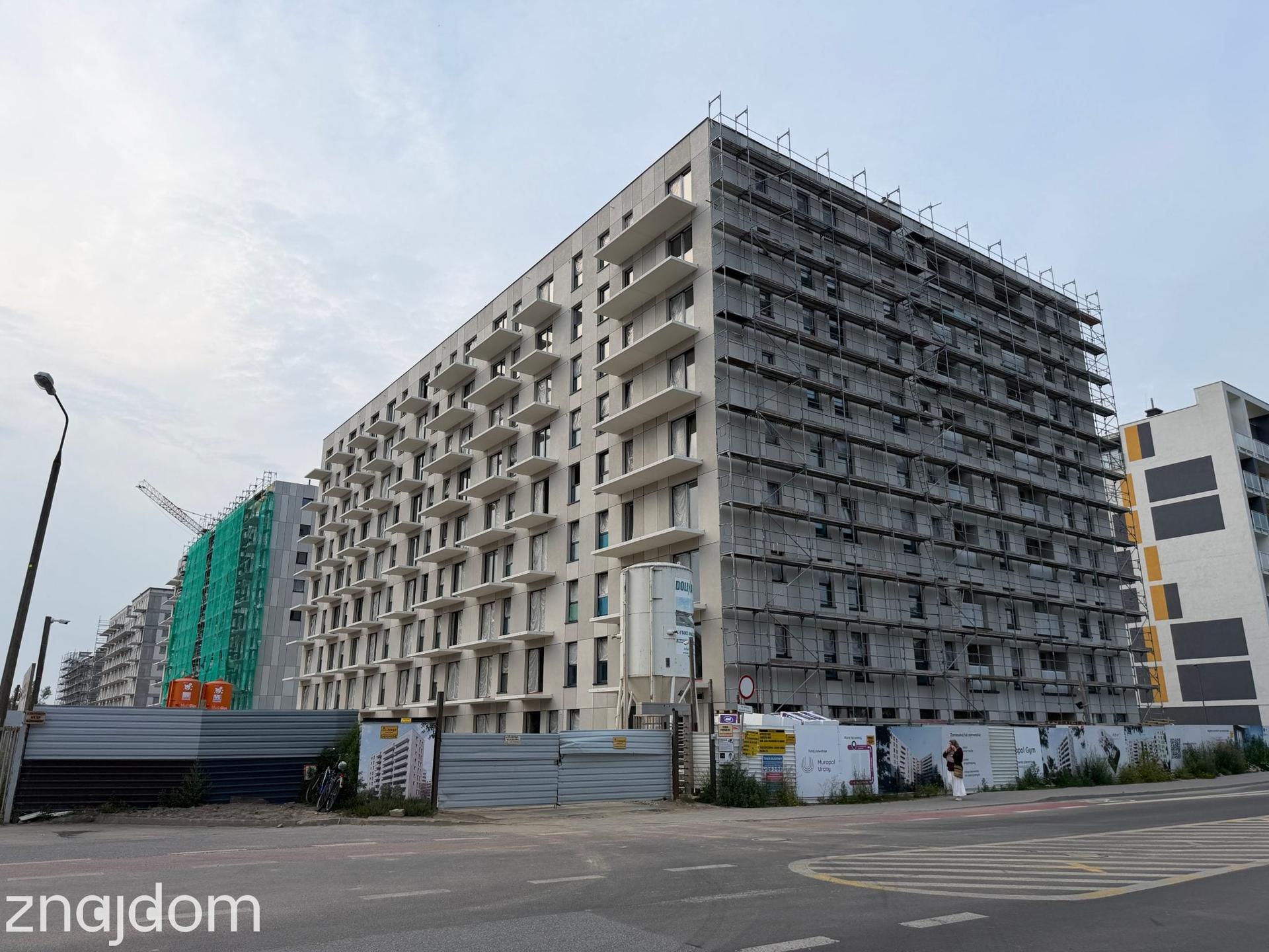 Powstający apartamentowiec na Szamotach.