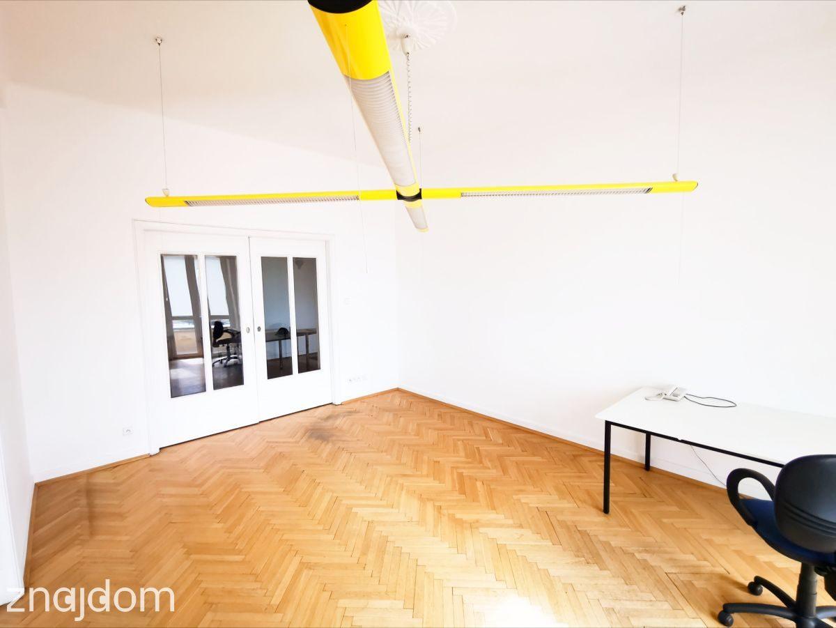 5 pokoi w przedwojennej kamienicy/ ścisłe centrum - zdjęcie 4