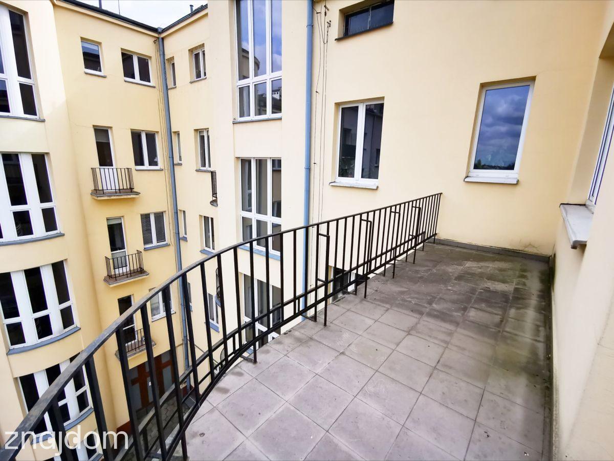 5 pokoi w przedwojennej kamienicy/ ścisłe centrum - zdjęcie 13