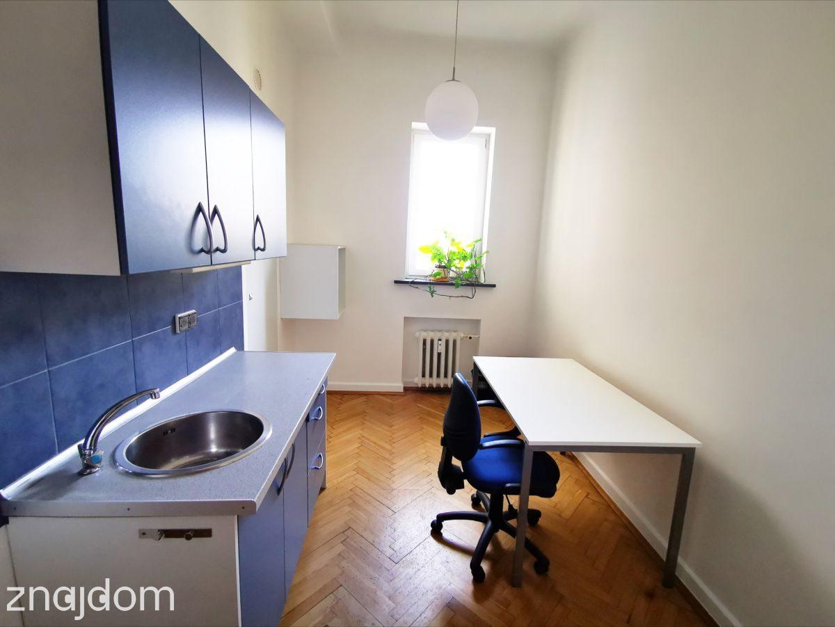 5 pokoi w przedwojennej kamienicy/ ścisłe centrum - zdjęcie 15
