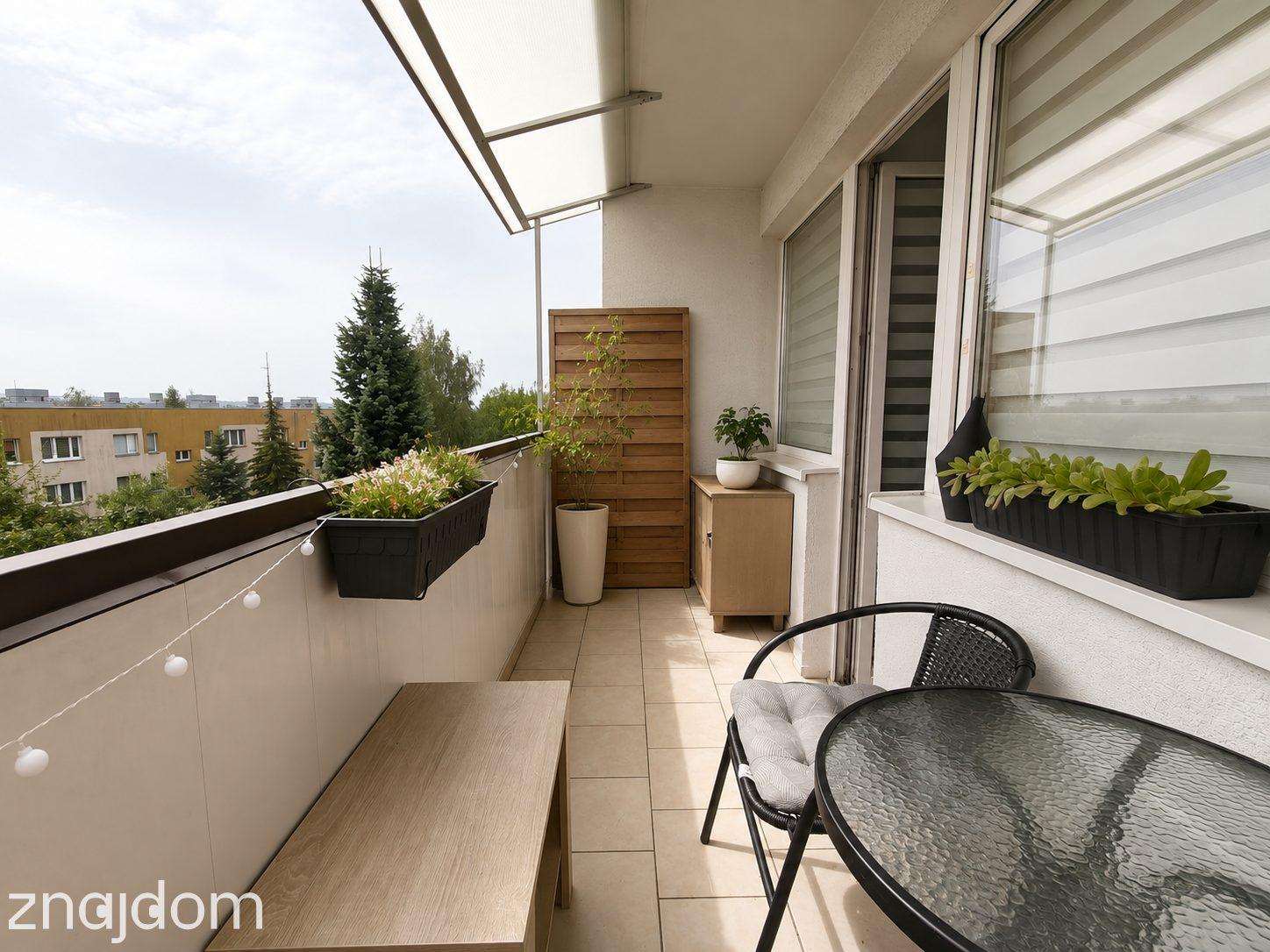 mieszkanie 61m2, osobna kuchnia + 3 pok. balkon.