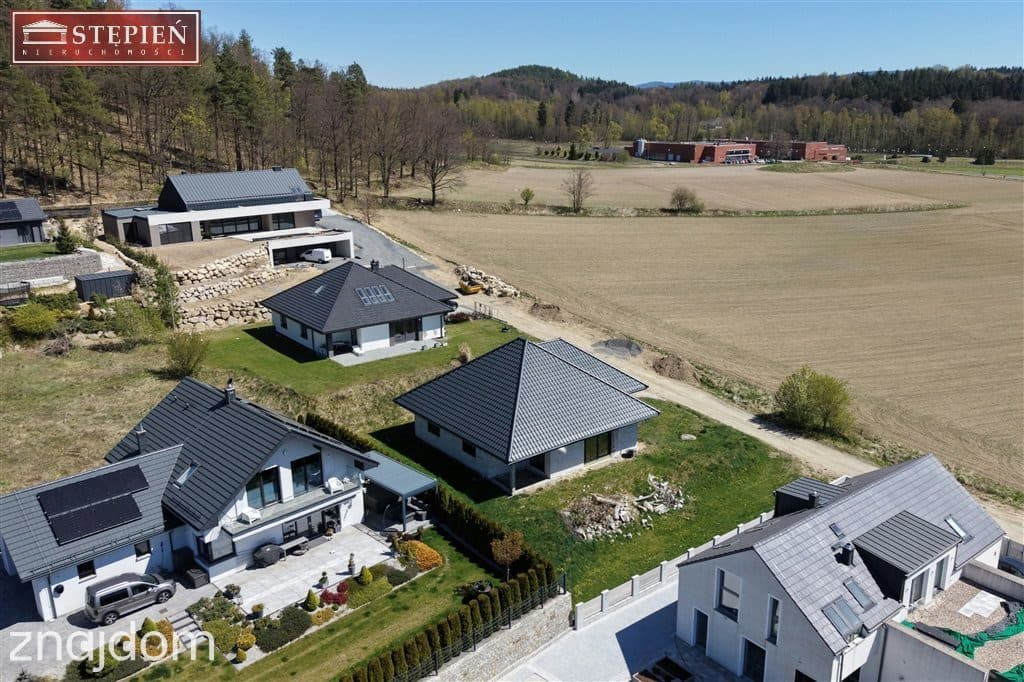 NowoczesnyPomieszcze dom w prestiżowej lokalizacji - zdjęcie 15