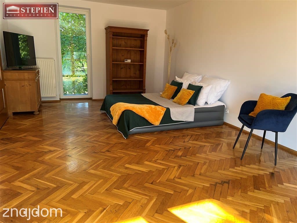 Przestrzenny dom w świetnej lokalizacji - zdjęcie 12