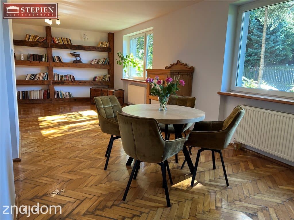 Przestrzenny dom w świetnej lokalizacji - zdjęcie 8