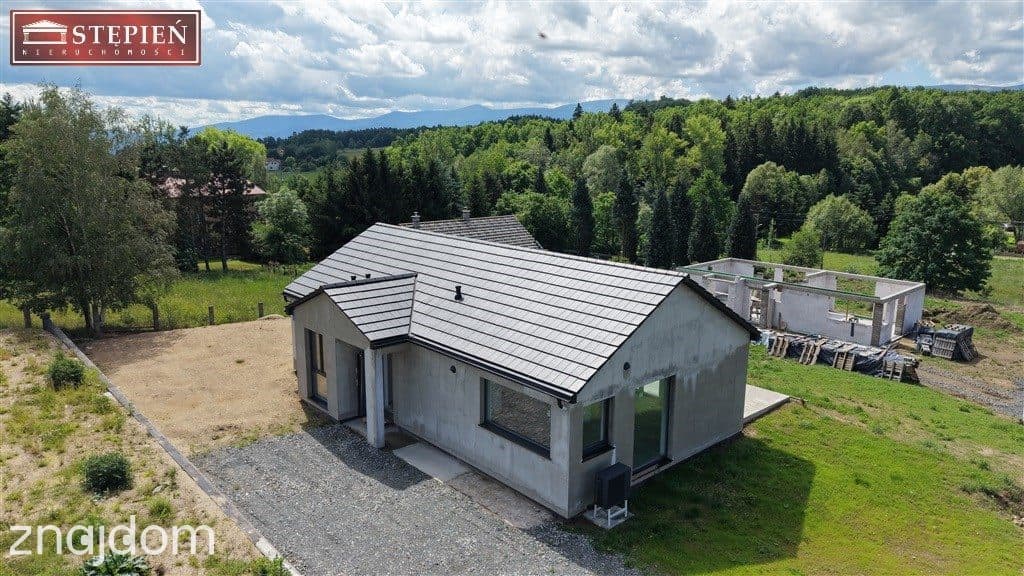 Nowoczesny dom z widokiem na Karkonosze - zdjęcie 11