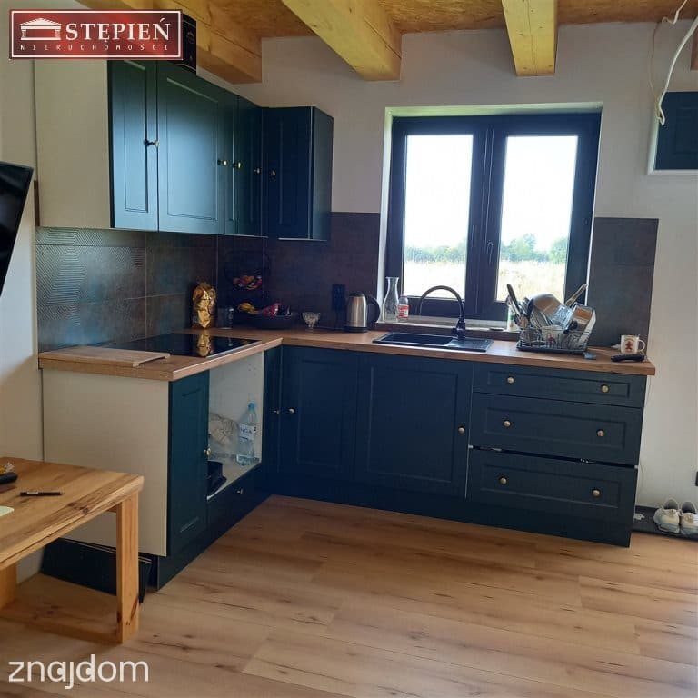Mały domek z pieknym widokiem na panoramę gór. - zdjęcie 6