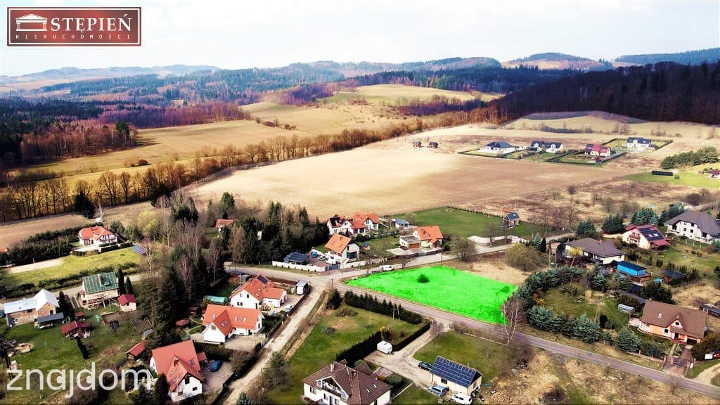 Urokliwa działka budowlana w Komarnie.