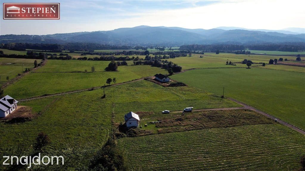 Mały domek z pieknym widokiem na panoramę gór. - zdjęcie 6