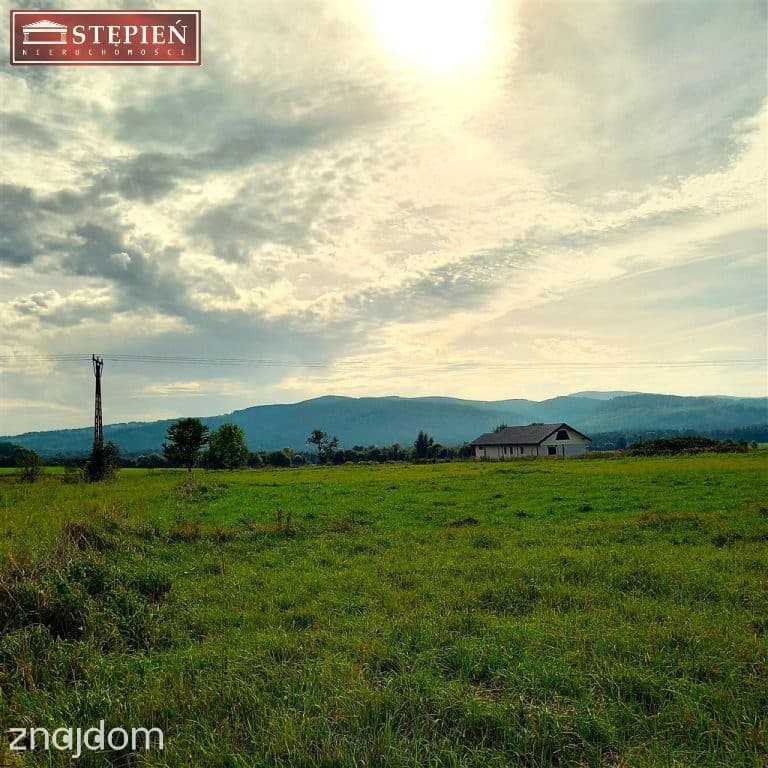 Mały domek z pieknym widokiem na panoramę gór. - zdjęcie 4