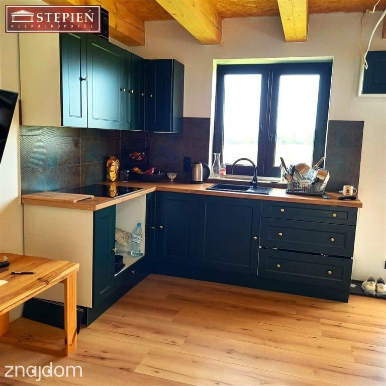 Mały domek z pieknym widokiem na panoramę gór. - zdjęcie 6