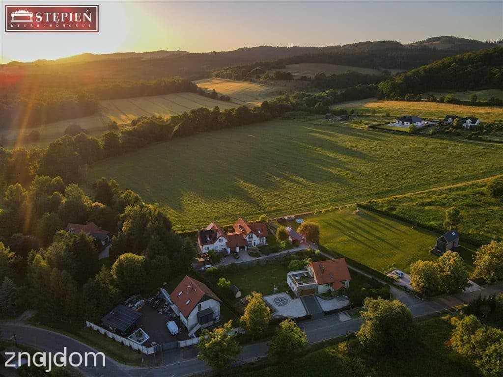 Dom z pięknym ogrodem i widokiem na Śnieżke. - zdjęcie 20