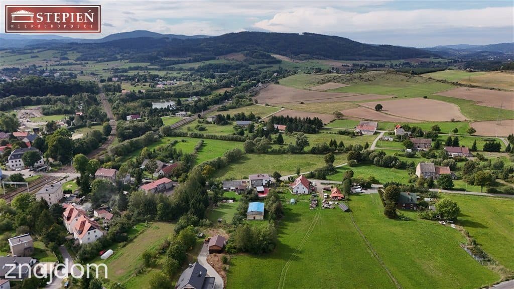 Działka 1626 m² z budynkiem mieszkalnym do remontu