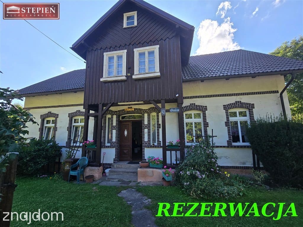 Dom wolnostojący z pomieszczeniami gospodarczymi