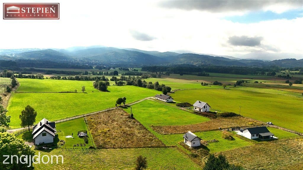 Mały domek z pieknym widokiem na panoramę gór. - zdjęcie 12