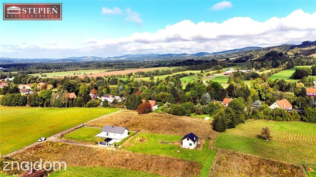 Mały domek z pieknym widokiem na panoramę gór. - zdjęcie 9