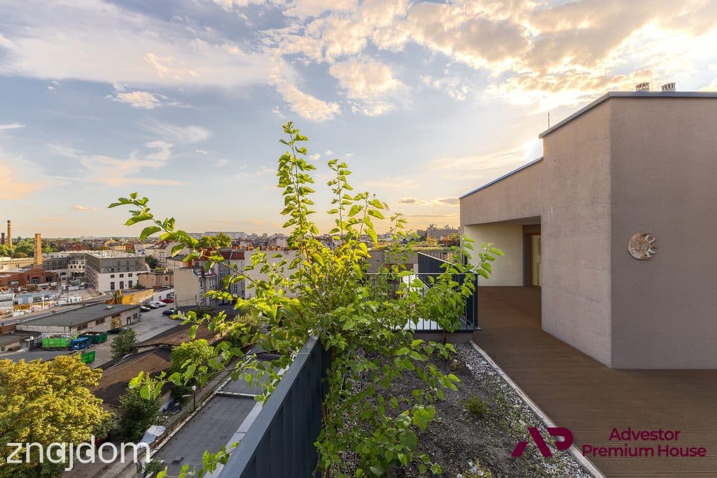 Penthouse z dużym tarasem i ogródkiem