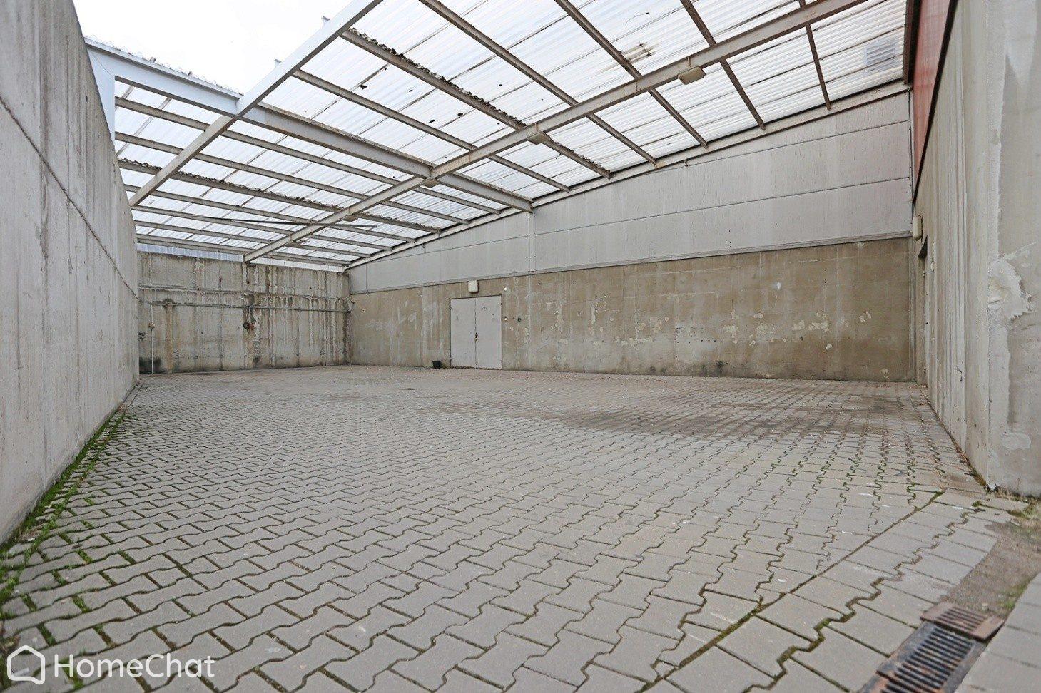 Obiekt handlowo-usługowo-magazynowy 3480 m², częściowo wynajęty.