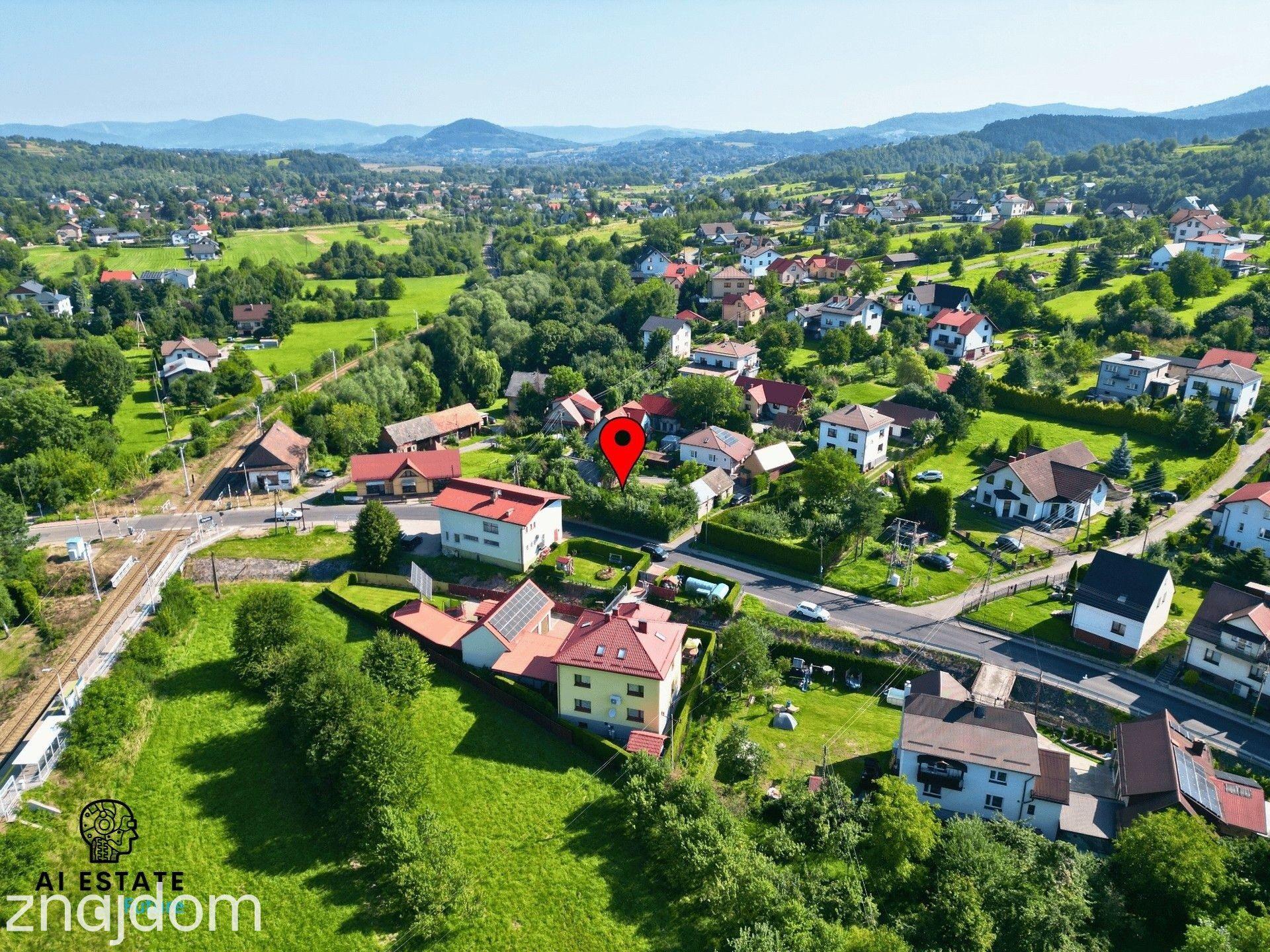 Klimatyczny drewniany domek 70m² w centrum Cięciny - zdjęcie 12