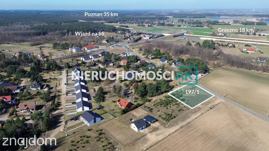 Malownicza działka blisko lasu z WZ i mediami - zdjęcie 2