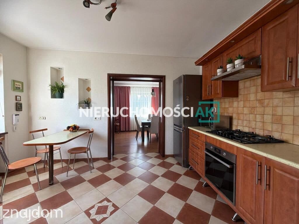 Dom Wolnostjący229m2/działka1100m2/8pokoi - zdjęcie 7