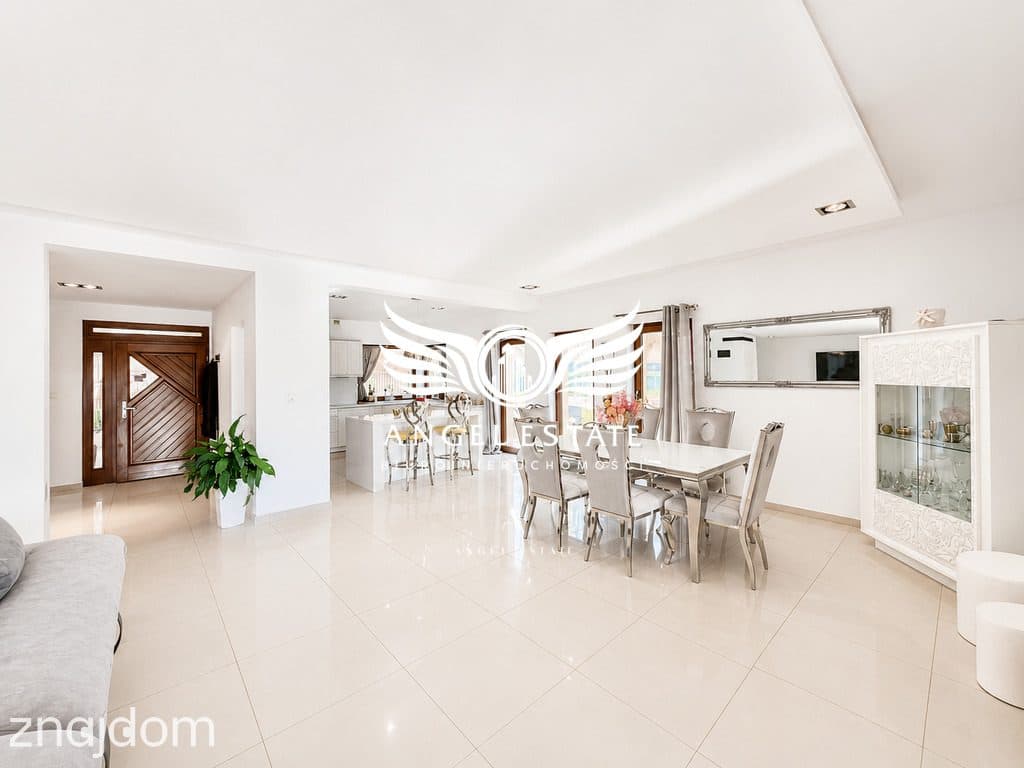 Pięknie urządzony dom z tarasem i klimatyzacją - zdjęcie 8