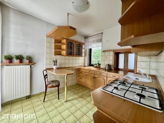 Dom wolnostojący 10 pok, 6 sypialni, salon, 2pok. biurowe, 1rekreacyjny