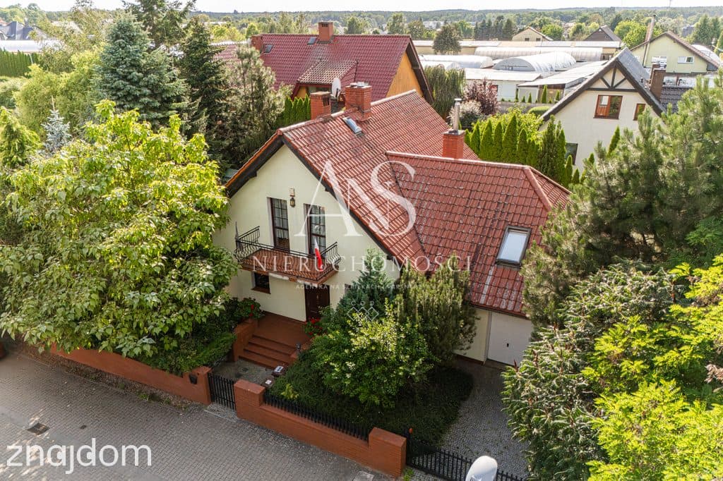 Przestronny dom z pięknym , wyciszonym ogrodem - zdjęcie 2