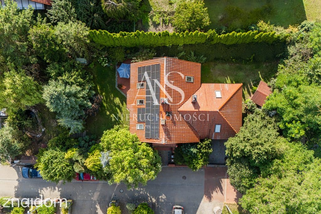 Przestronny dom z pięknym , wyciszonym ogrodem - zdjęcie 9