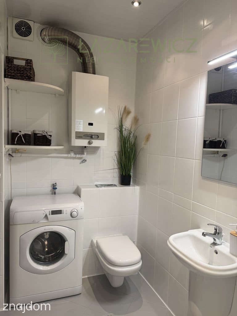 Duże z balkonem, piwnicą i miejscem postojowym I Blisko PKP - zdjęcie 10