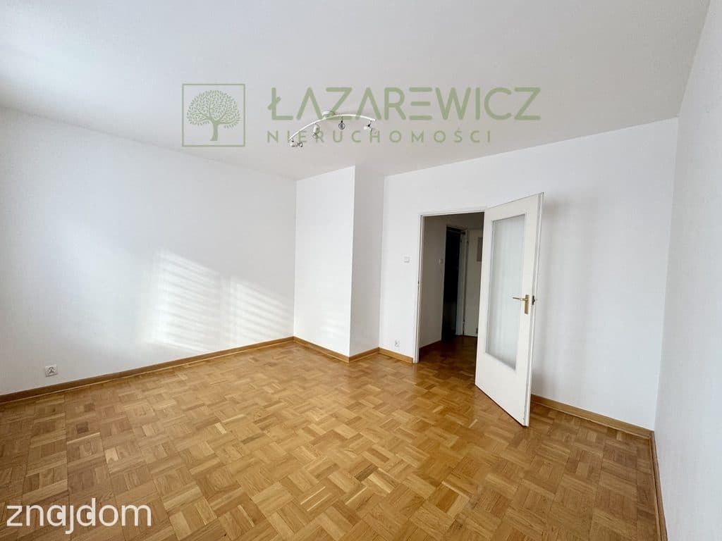 Duże z balkonem, piwnicą i miejscem postojowym I Blisko PKP - zdjęcie 13