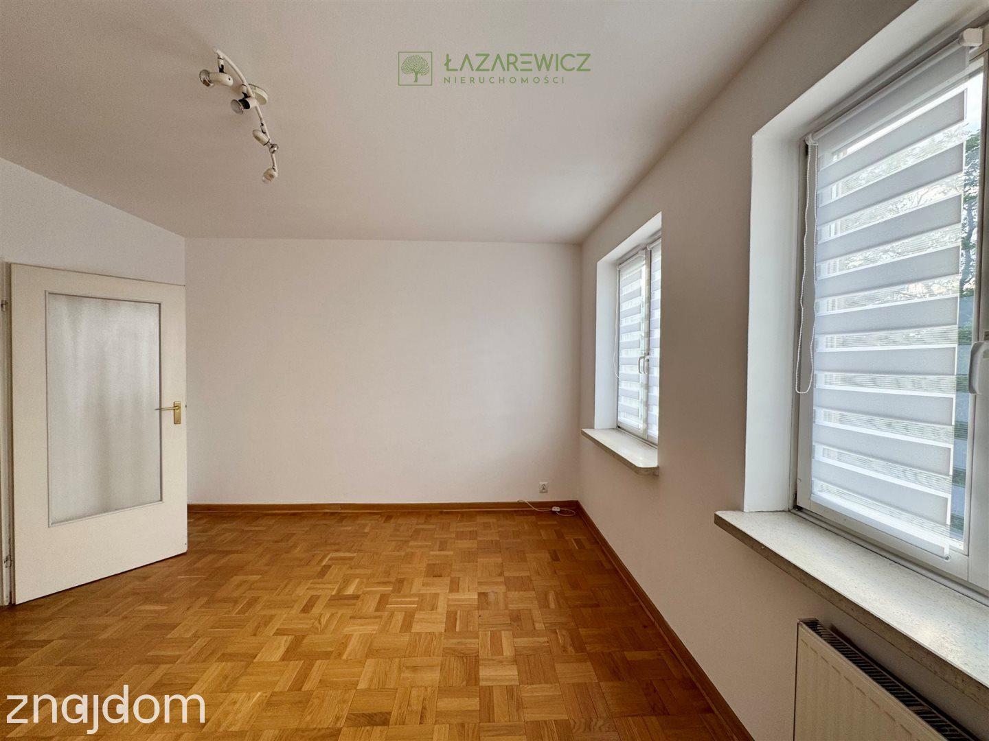 Duże z balkonem, piwnicą, miejscem postojowym PKP - zdjęcie 14