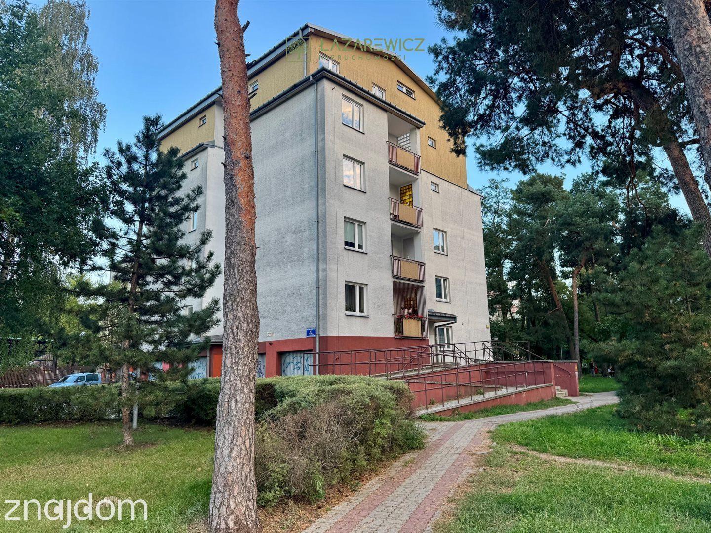 Duże z balkonem, piwnicą, miejscem postojowym PKP - zdjęcie 19