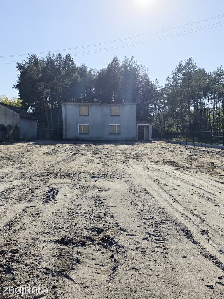 Dom wolnostojący na dużej działce wśród zieleni. - zdjęcie 3