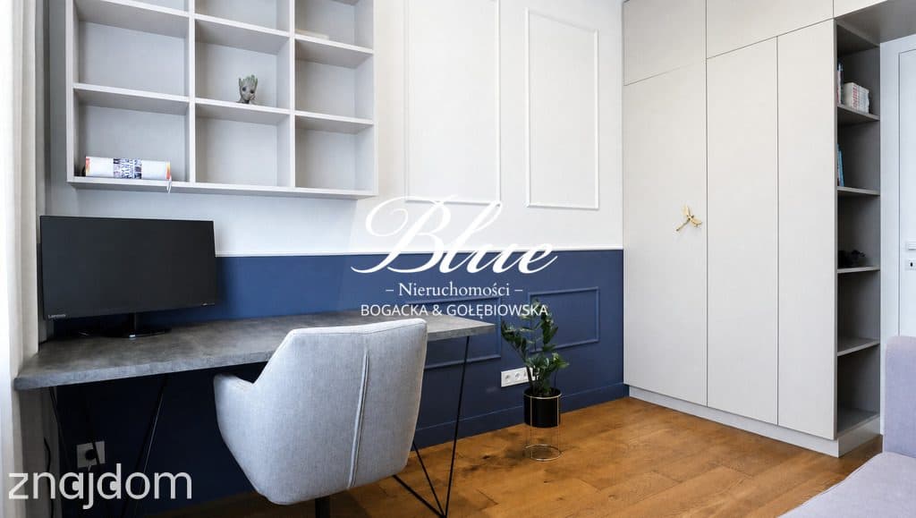 Apartament zaprojektowany przez architekta z tarasem w zieleni - zdjęcie 11
