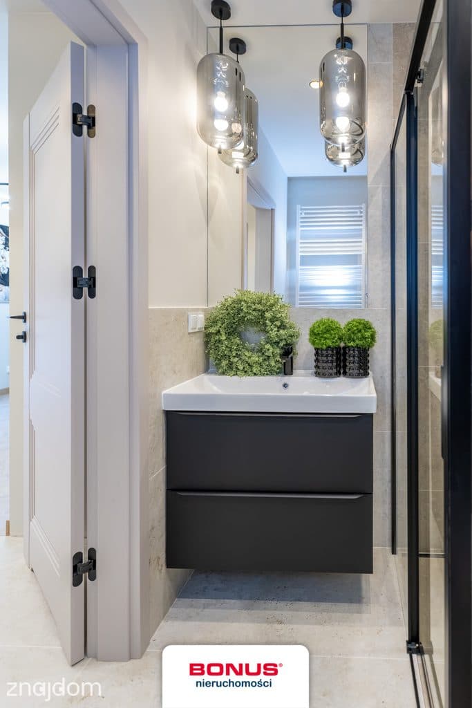 2 pokojowy apartament ogródkiem i parkingiem. - zdjęcie 7