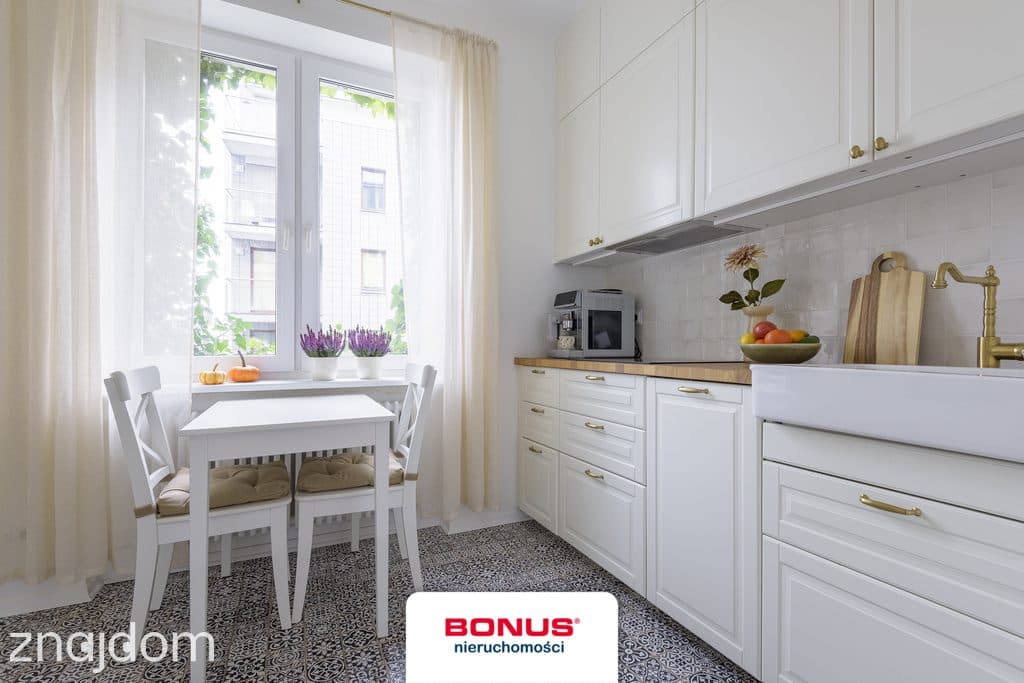 80 m², 4 pokoje,  5 min od Łazienek - zdjęcie 2