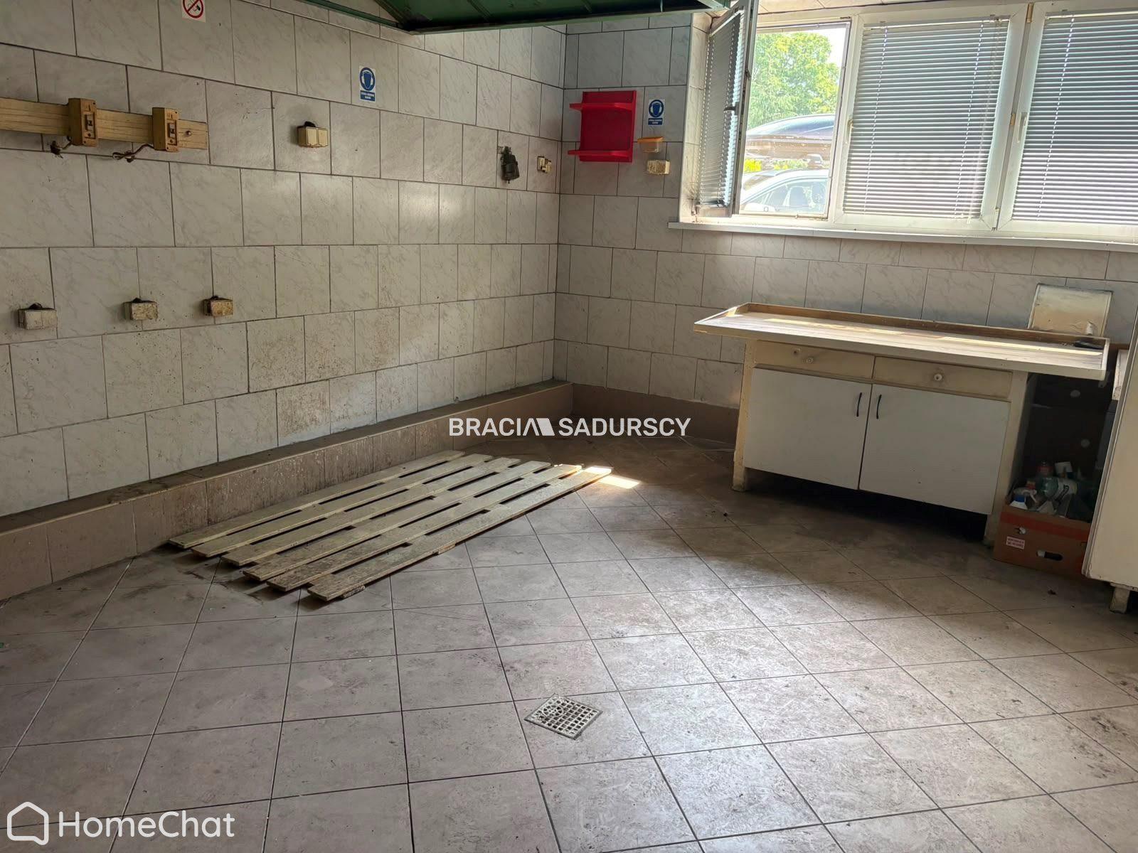 Działka budowlana 300m2 z budynkiem: gaz,prąd,woda