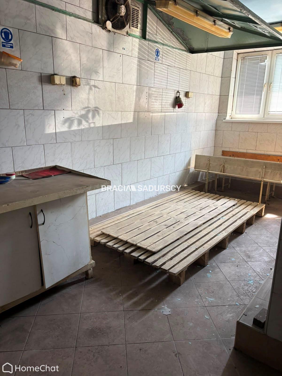 Działka budowlana 300m2 z budynkiem: gaz,prąd,woda