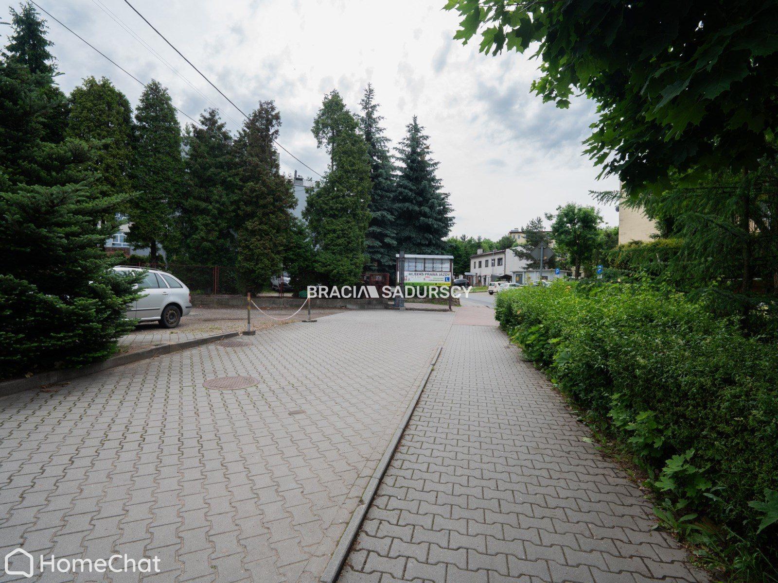 Lokal handlowo-usługowy 77,3 m², parking, Skawina