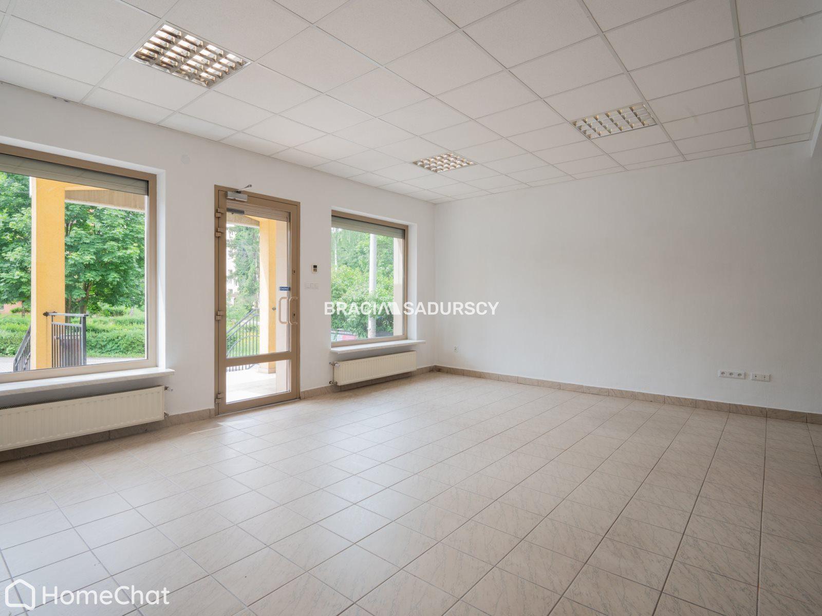 Lokal handlowo-usługowy 77,3 m², parking, Skawina