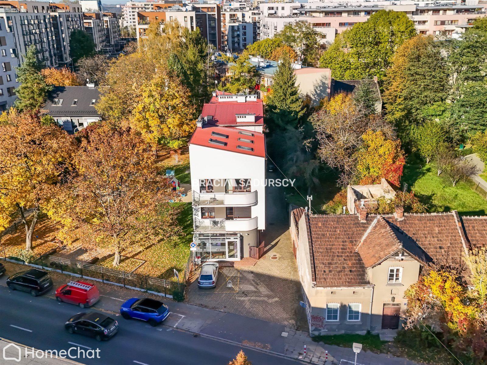 Lokal mieszkalno-usługowy w centrum.