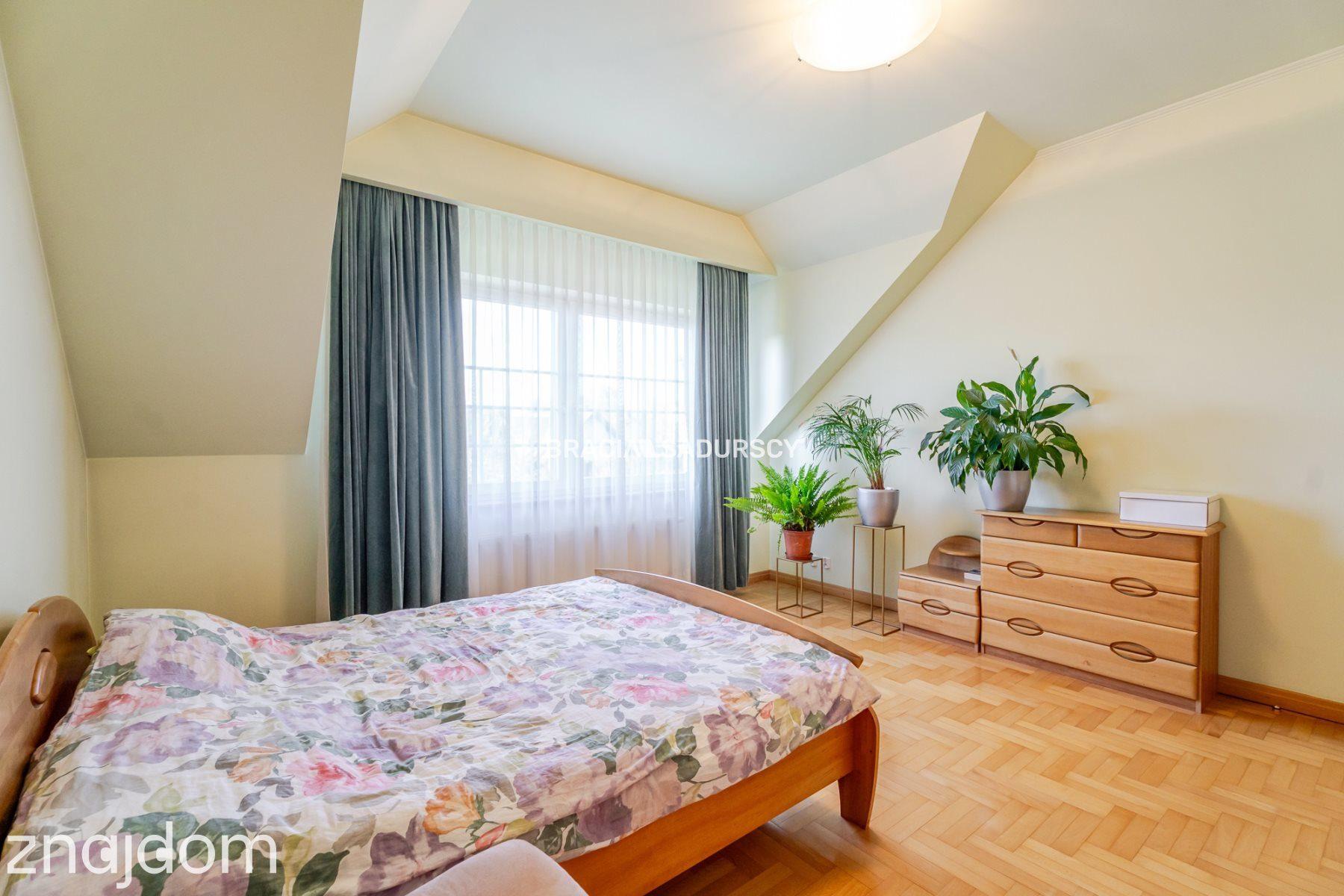 Przestronny dom w spokojnej okolicy Stary Bieżanów - zdjęcie 24
