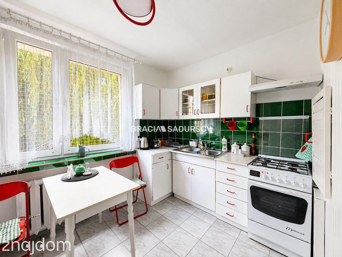Kawalerka z osobną kuchnią, 37 m², balkon - zdjęcie 2