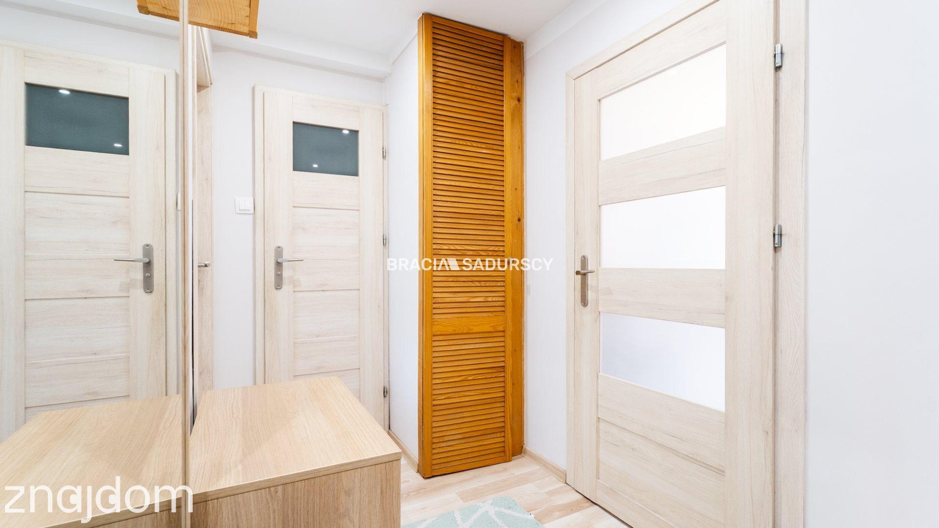 ul.Powstańców – 2 pokoje, osobna kuchnia, balkon - zdjęcie 11