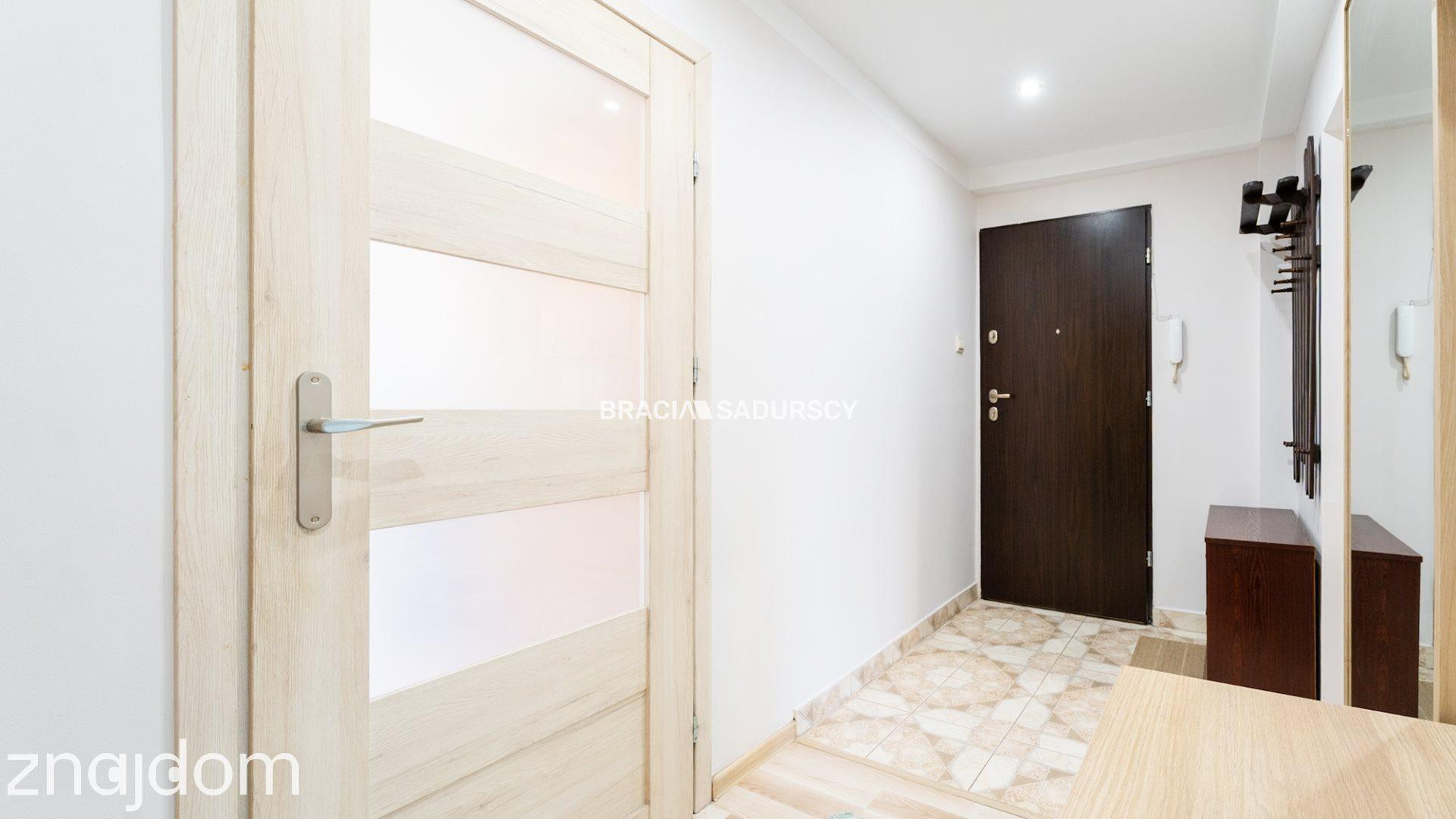 ul.Powstańców – 2 pokoje, osobna kuchnia, balkon - zdjęcie 13
