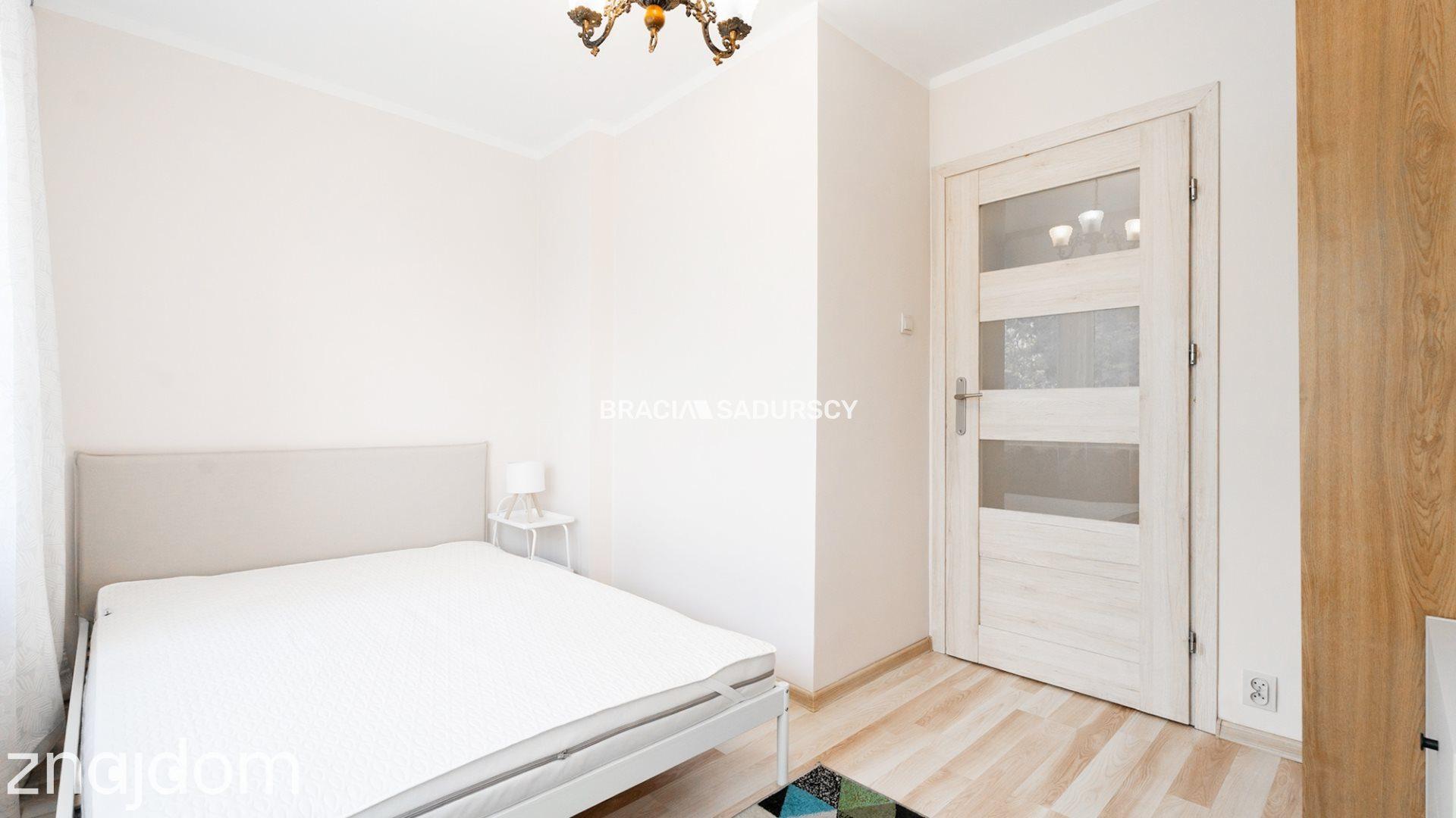 ul.Powstańców – 2 pokoje, osobna kuchnia, balkon - zdjęcie 17