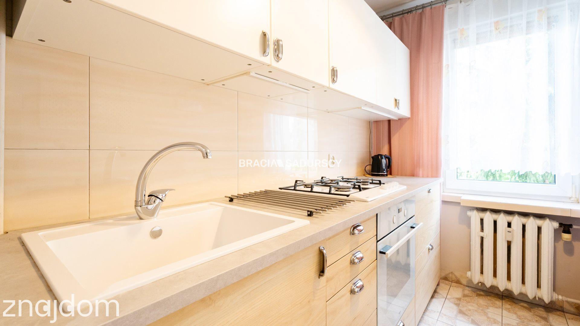 ul.Powstańców – 2 pokoje, osobna kuchnia, balkon - zdjęcie 7