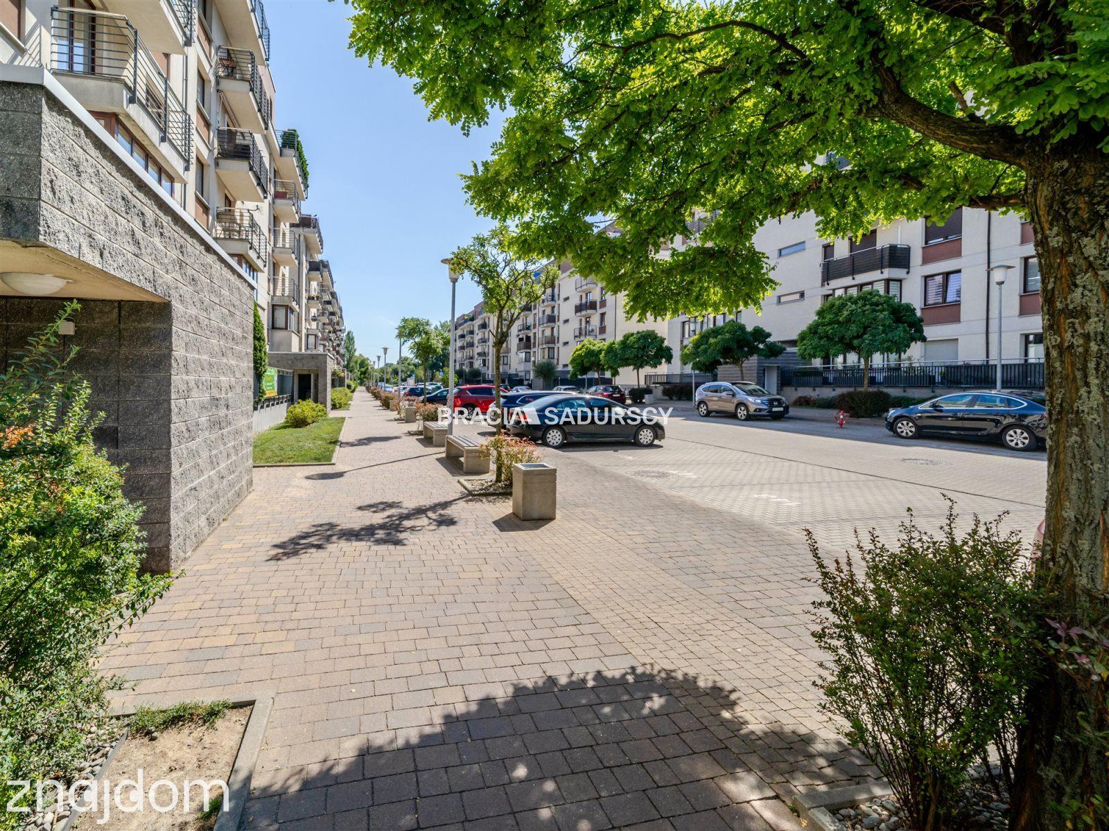 GUSTOWNE, ZADBANE 1-POKOJOWE Z DUŻYM BALKONEM - zdjęcie 24